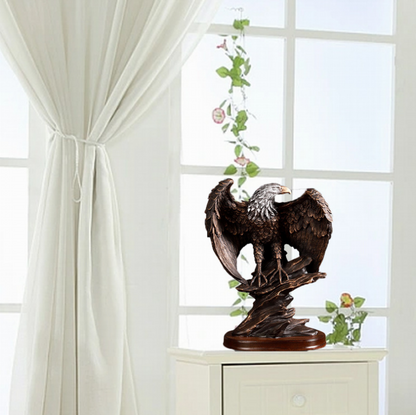 European-style creative sculpture decor for living rooms, office desks, and bar cabinets.