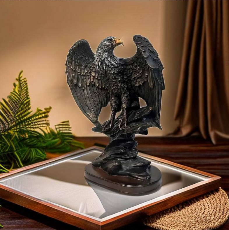 European-style creative sculpture decor for living rooms, office desks, and bar cabinets.