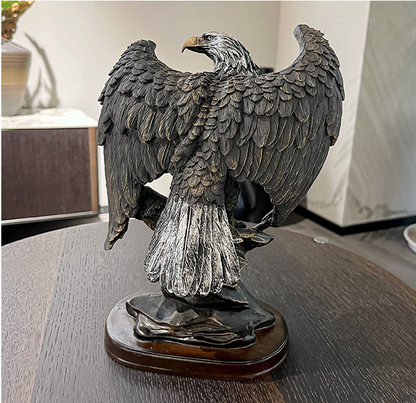 European-style creative sculpture decor for living rooms, office desks, and bar cabinets.